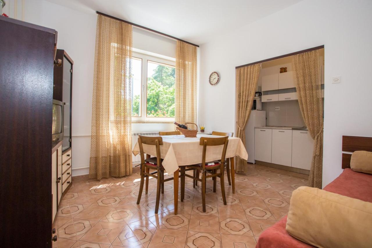 Garden View Apartment In Porec For 2 - 4 Persons Екстер'єр фото