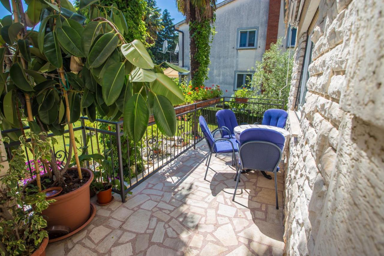 Garden View Apartment In Porec For 2 - 4 Persons Екстер'єр фото