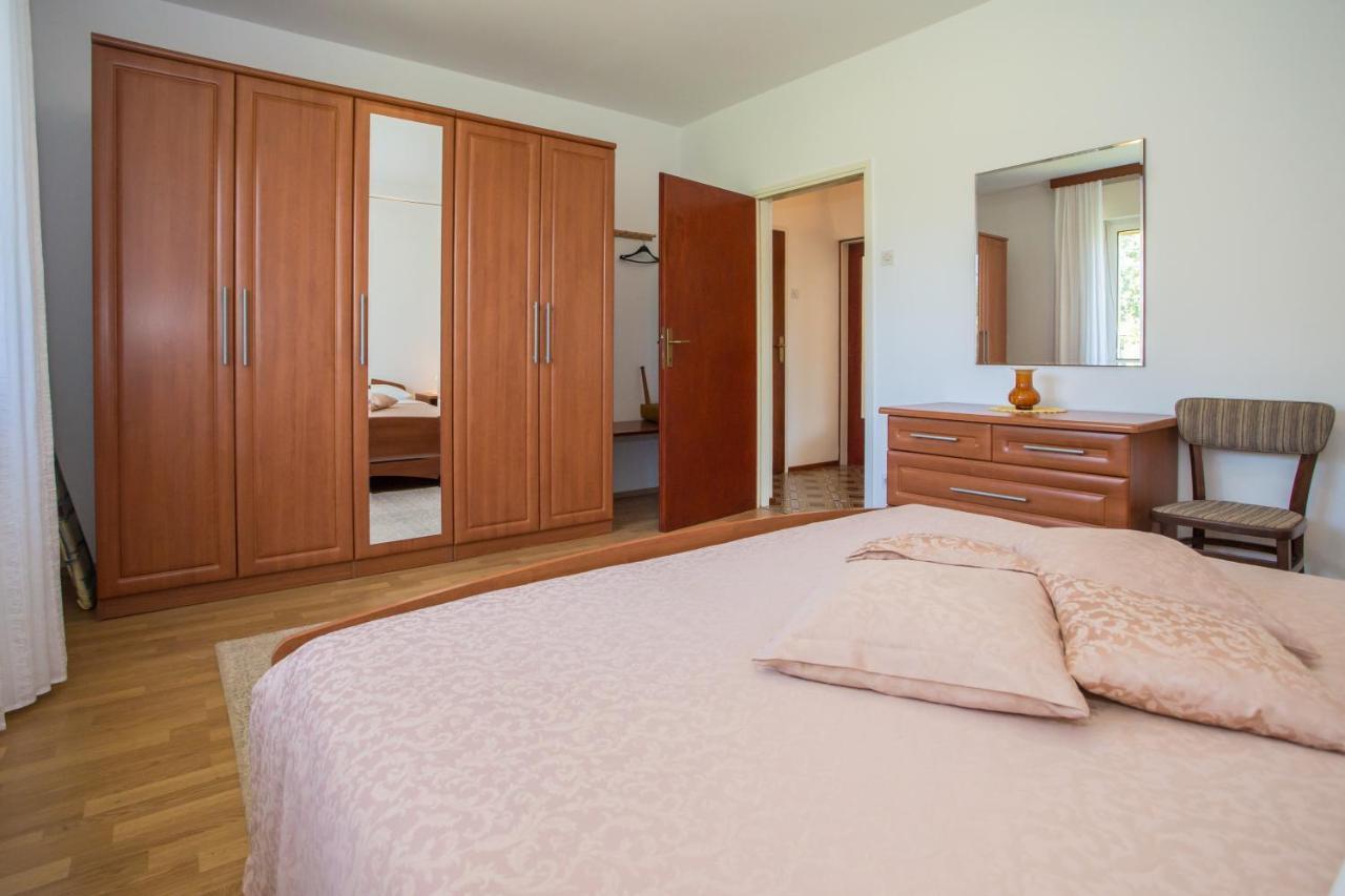 Garden View Apartment In Porec For 2 - 4 Persons Екстер'єр фото